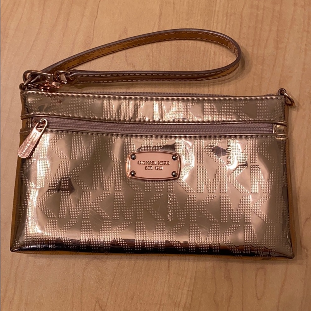 Michael Kors Rose gold wristlet